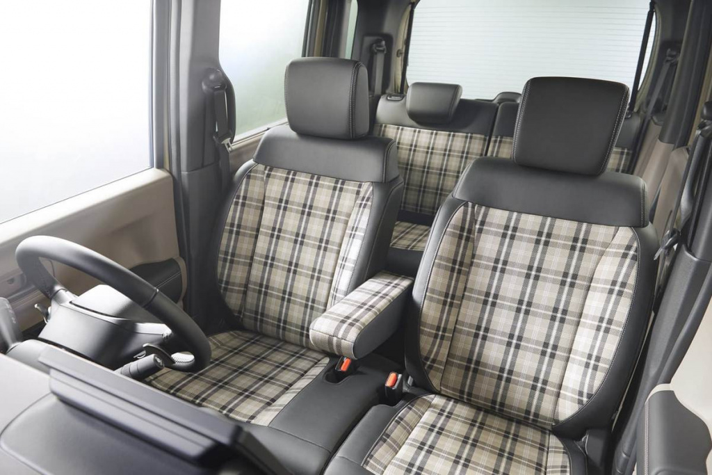 N-BOX joy салон