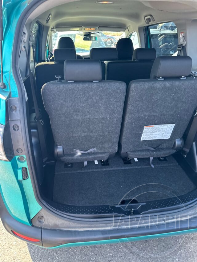 Фото Toyota Sienta - Japan Life 