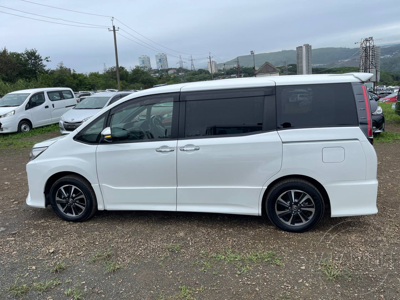 Фото Toyota Noah - Japan Life 