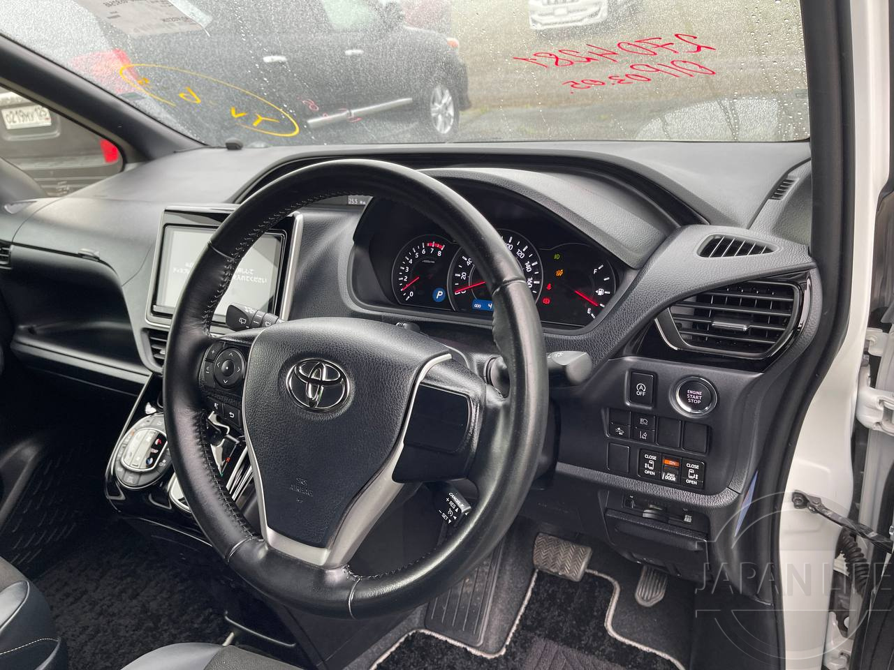 Фото Toyota Noah - Japan Life 