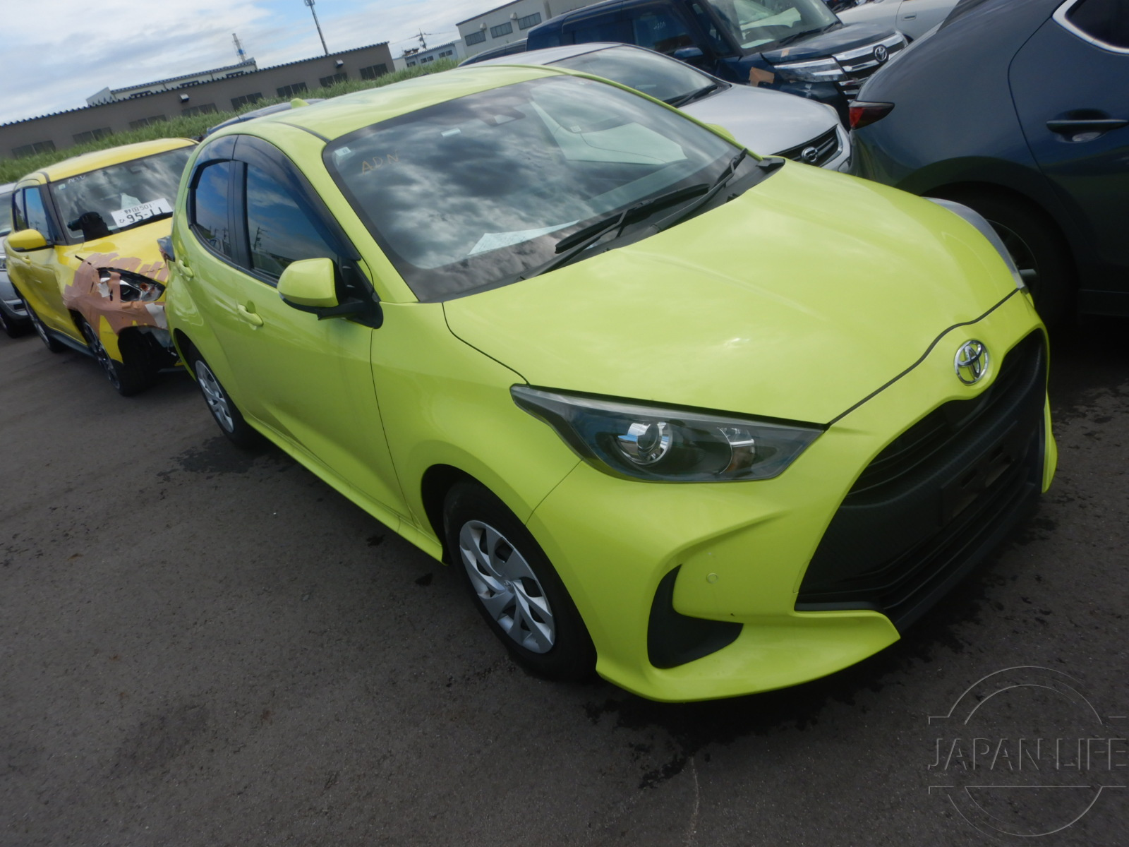 Фото Toyota Yaris - Japan Life 