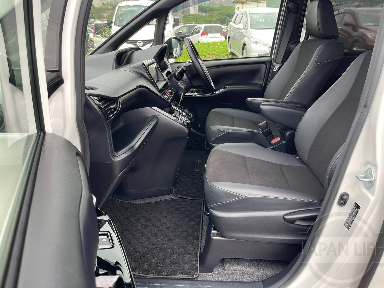 Фото Toyota Noah - Japan Life 