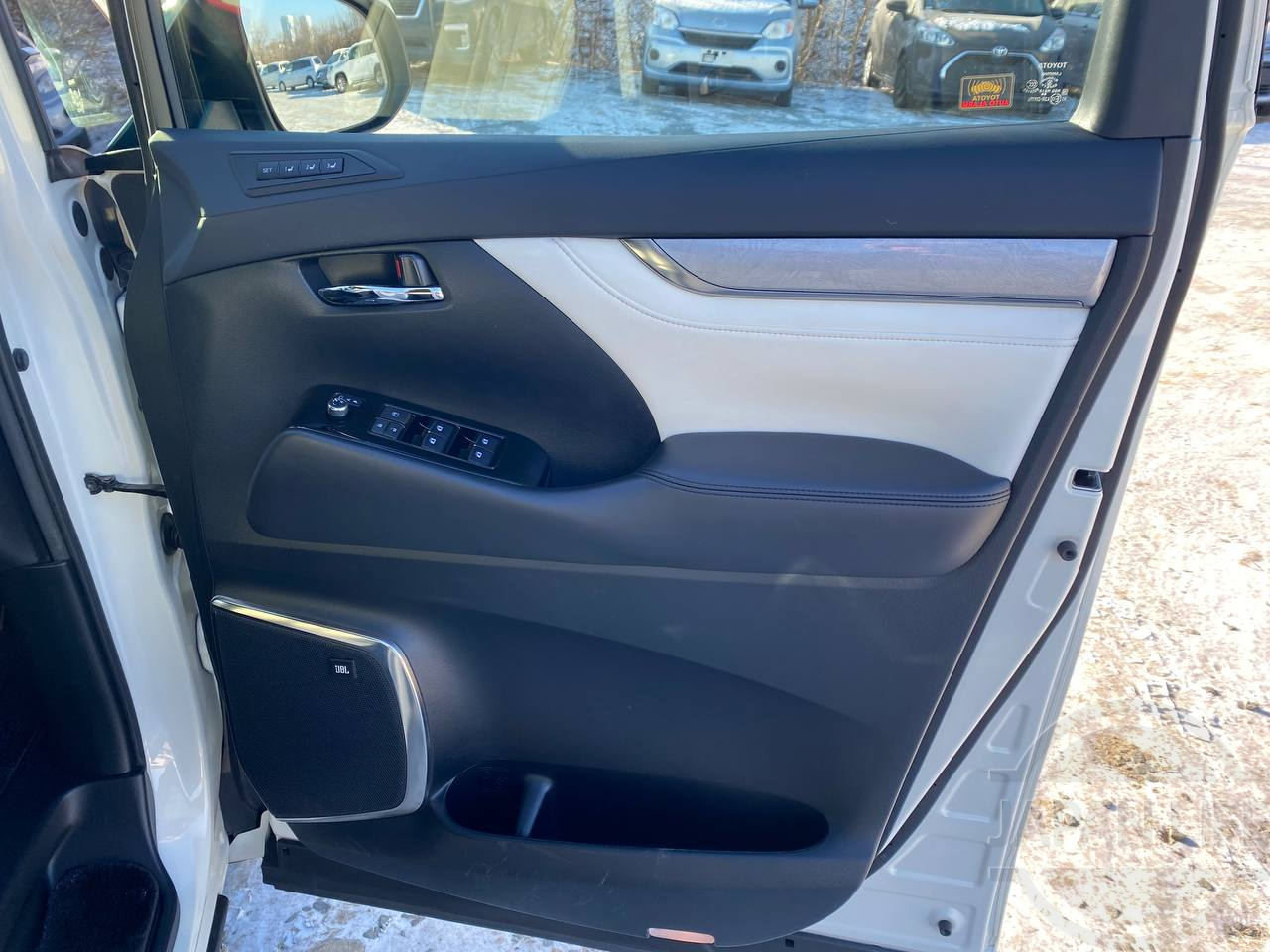 Фото Toyota Alphard - Japan Life 