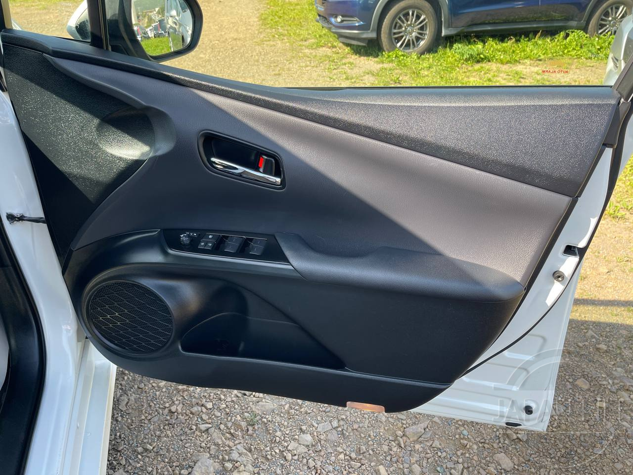 Фото Toyota Prius - Japan Life 