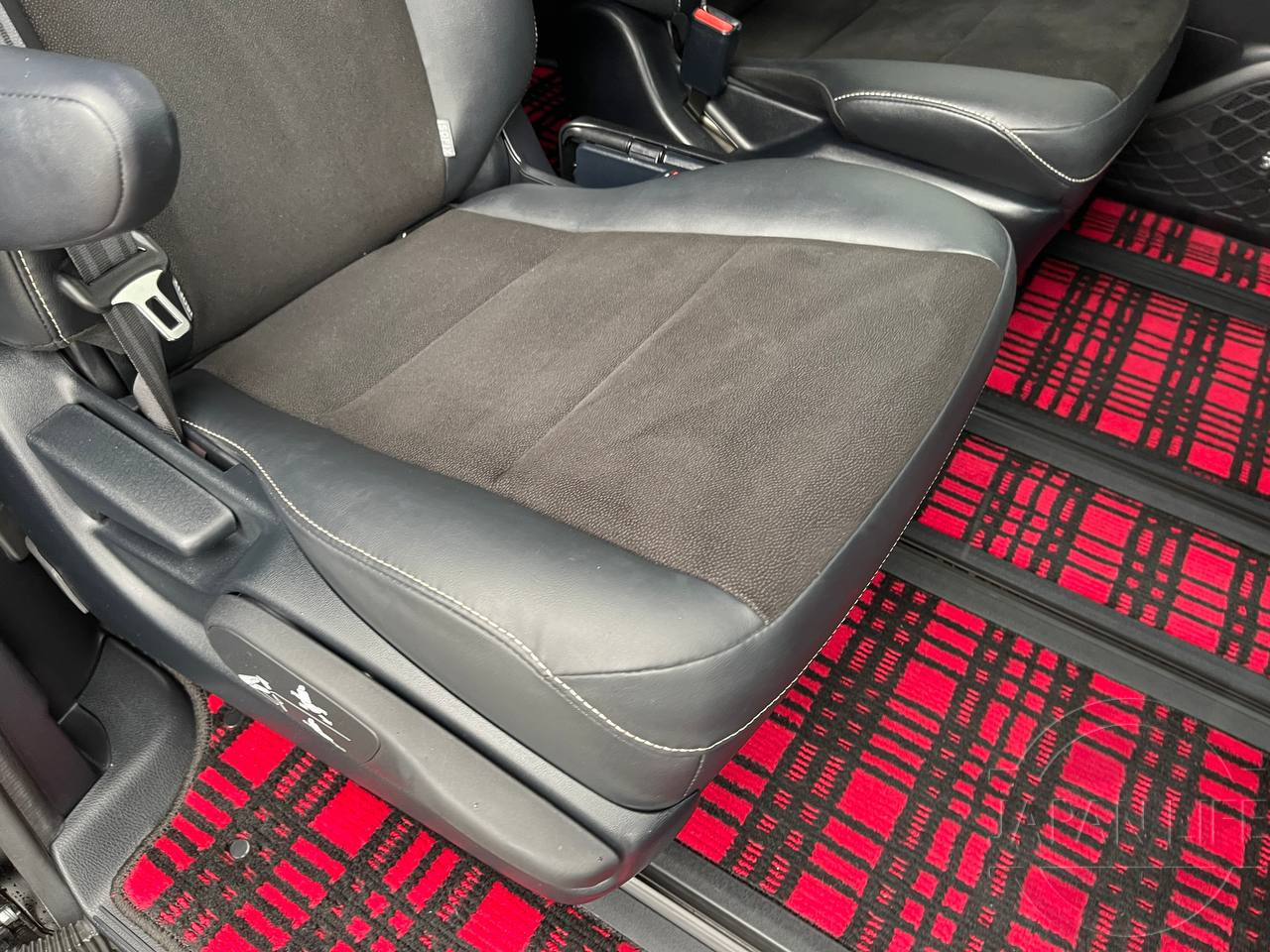 Фото Toyota Noah - Japan Life 