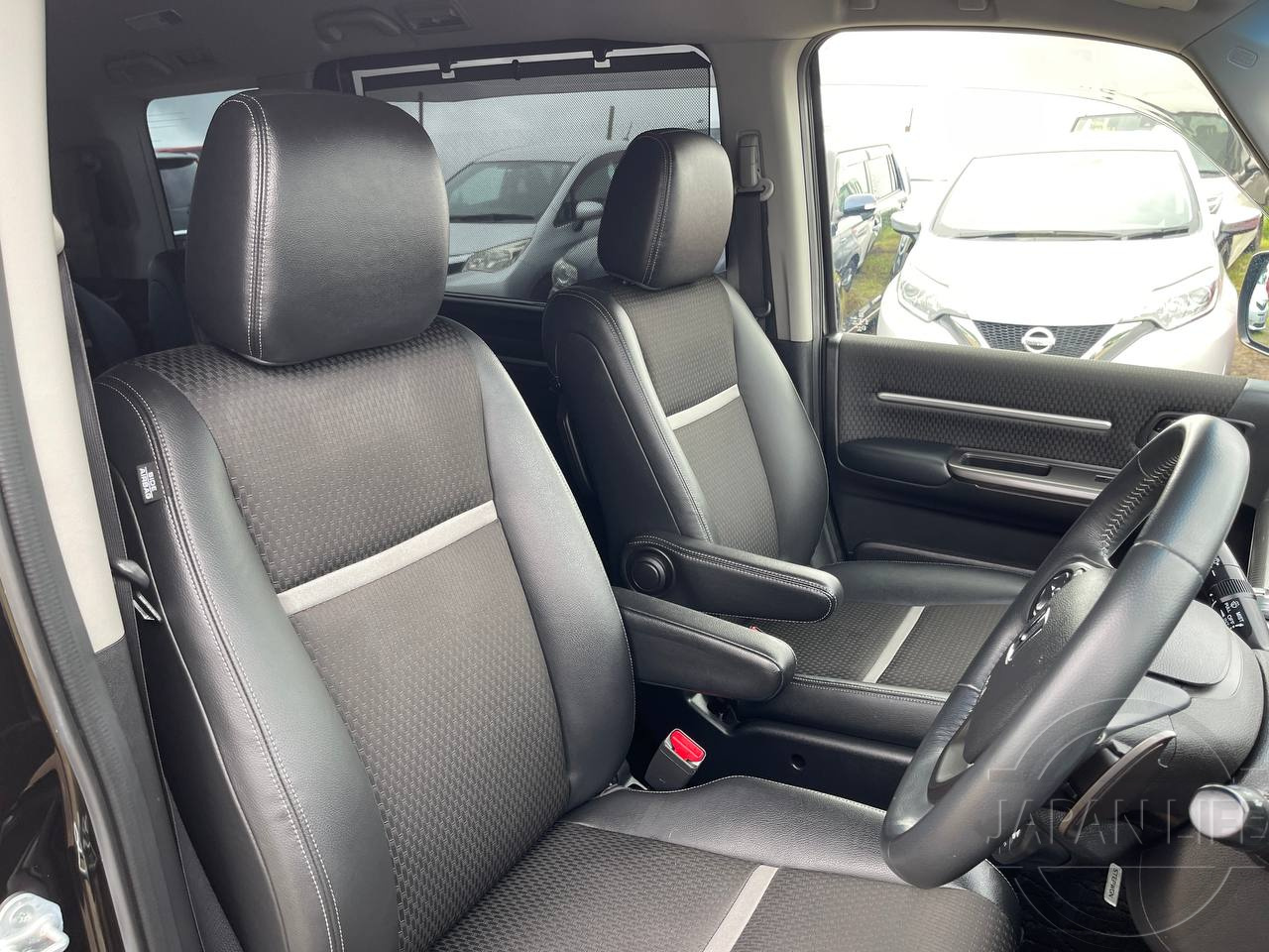 Фото Honda Stepwgn - Japan Life 