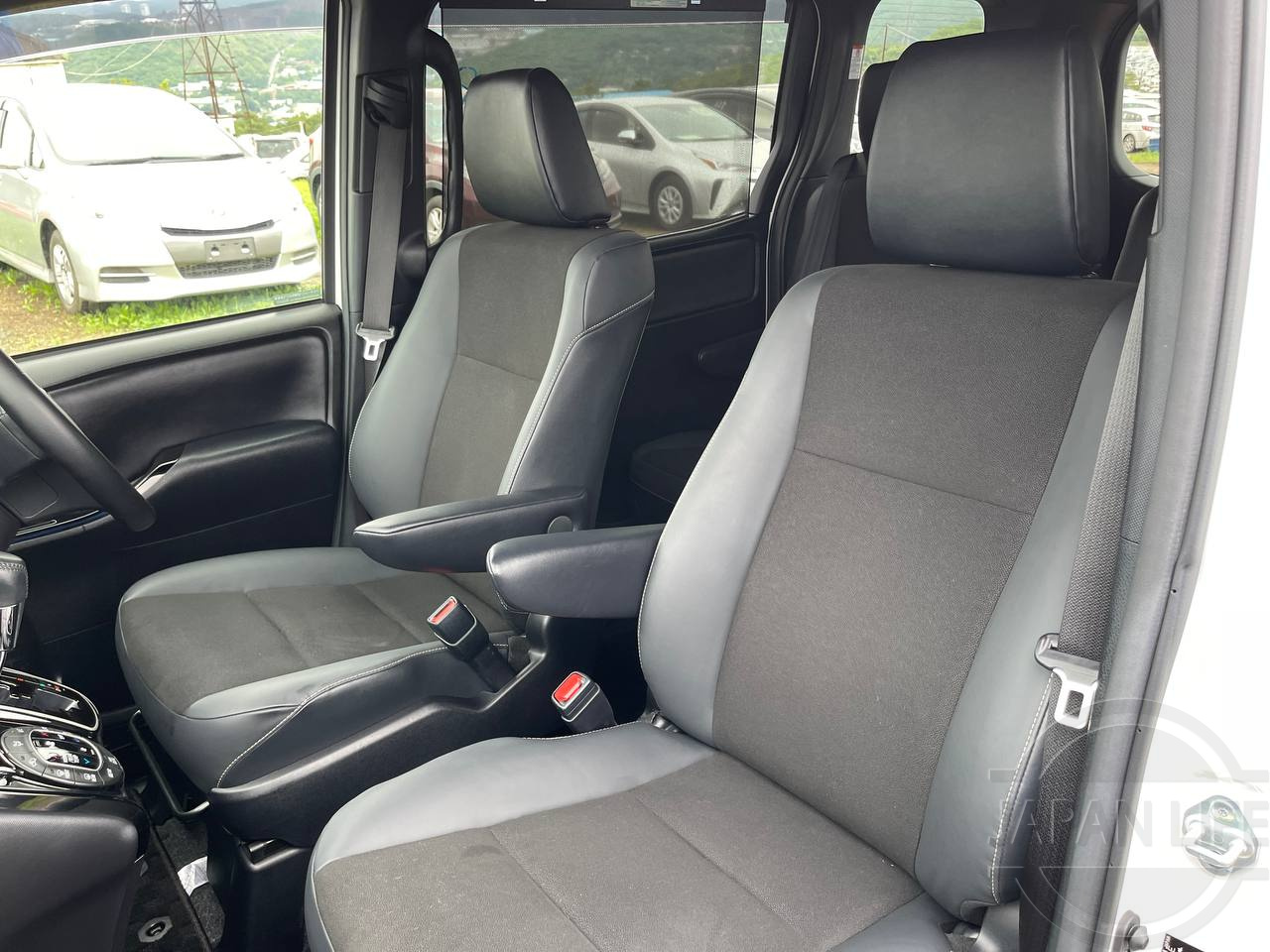 Фото Toyota Noah - Japan Life 