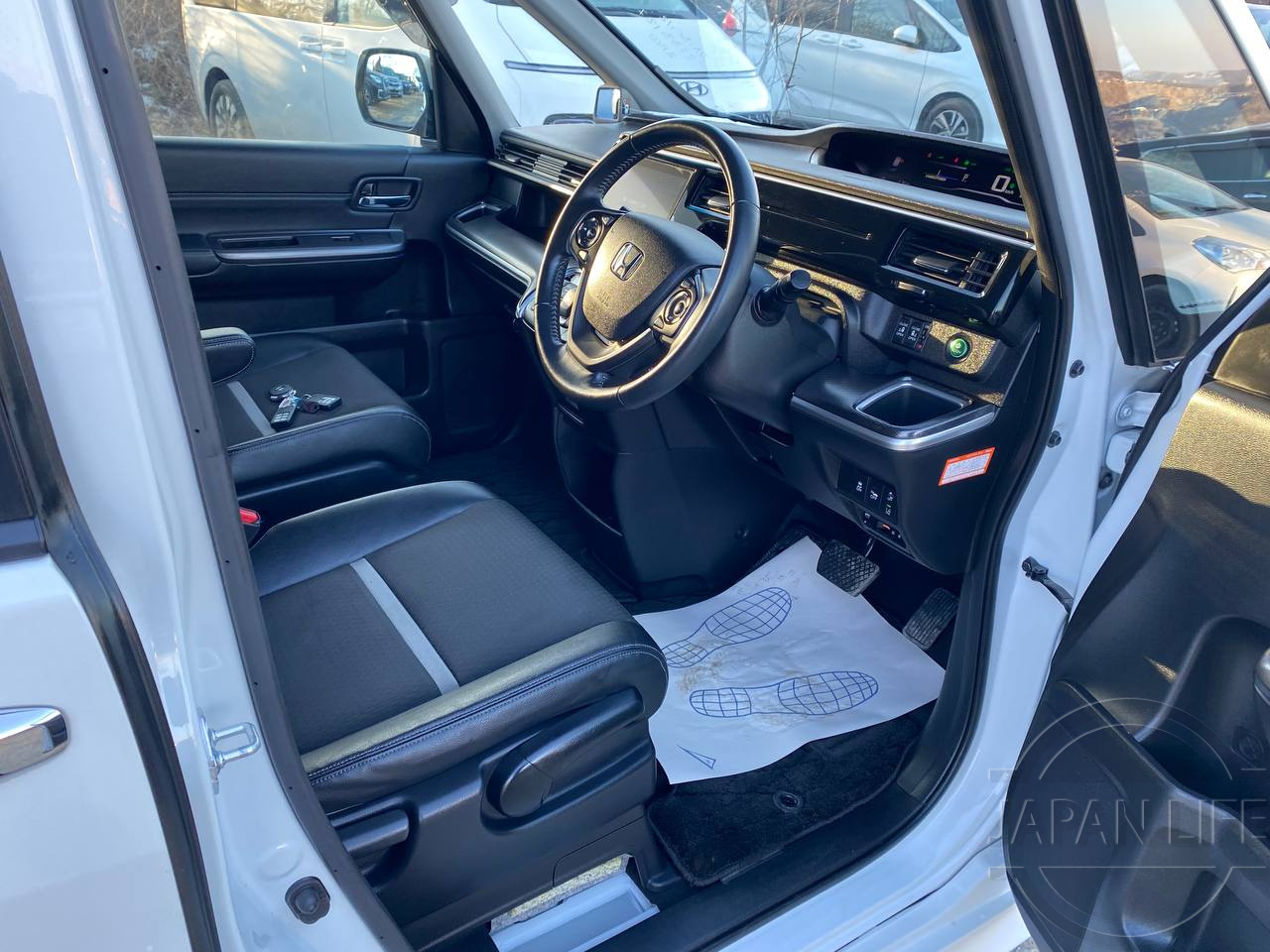 Фото Honda Stepwgn - Japan Life 