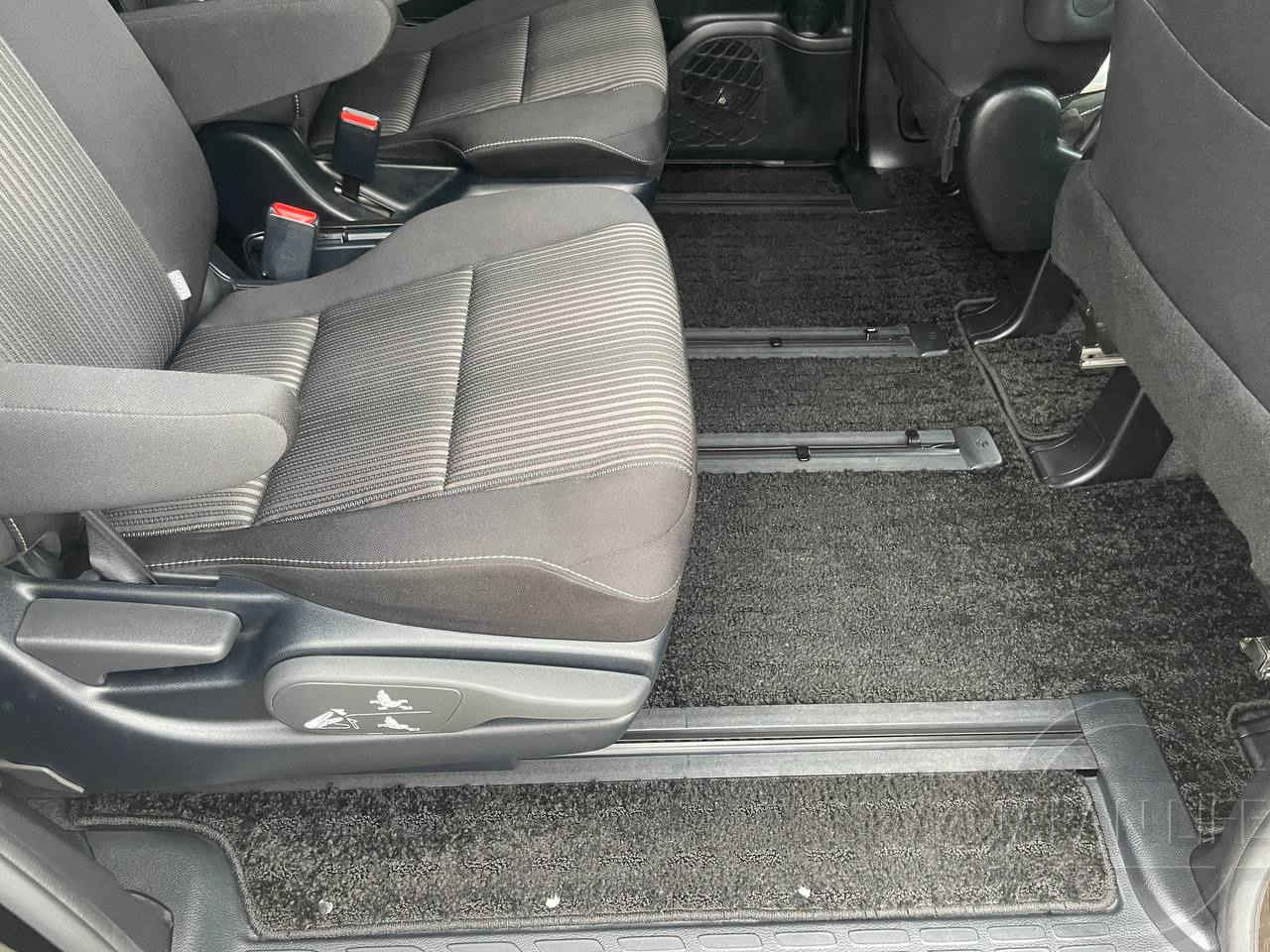 Фото Toyota Voxy - Japan Life 