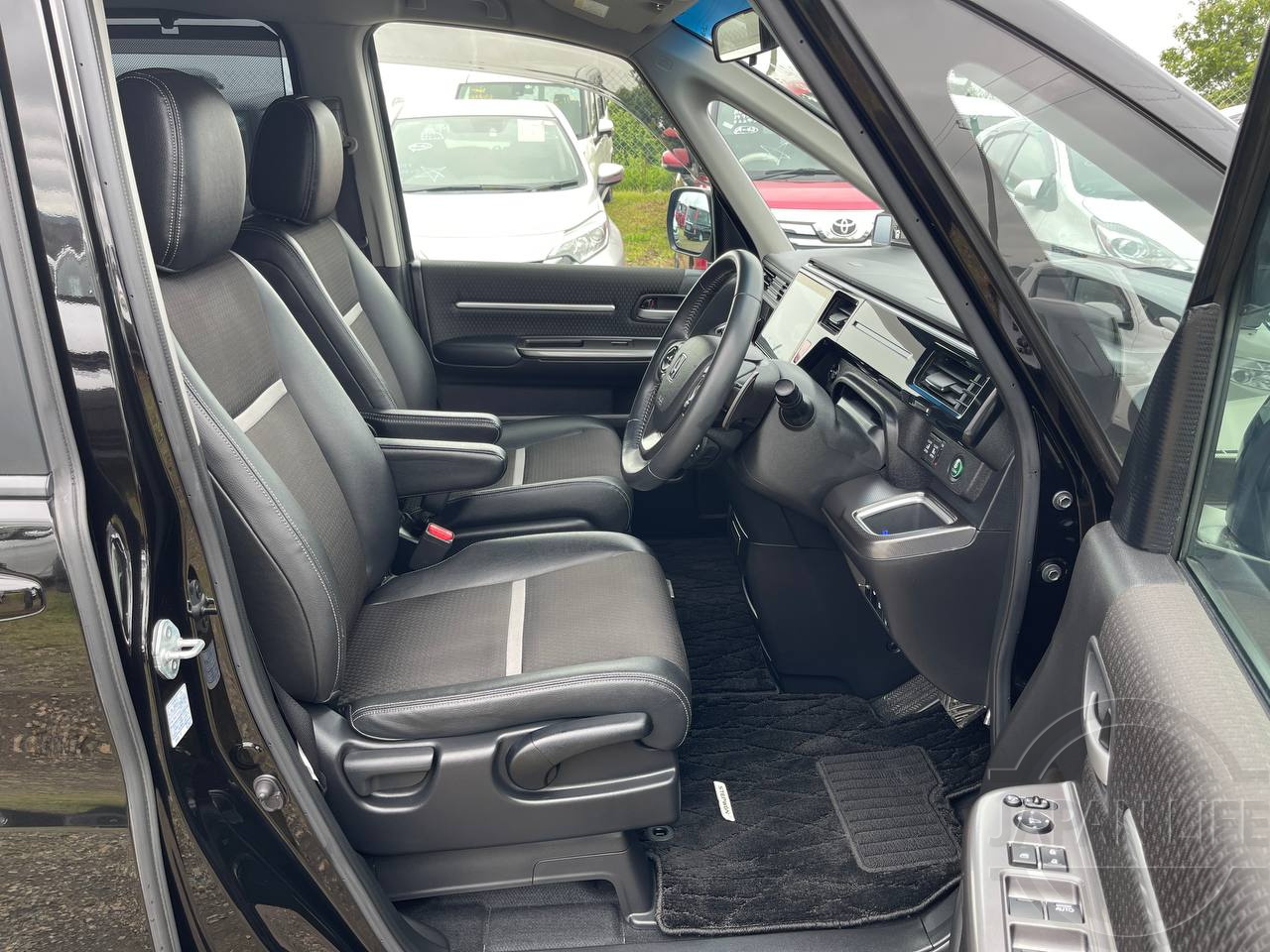 Фото Honda Stepwgn - Japan Life 