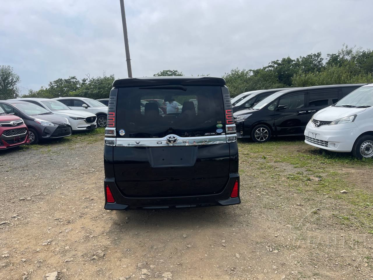 Фото Toyota Voxy - Japan Life 