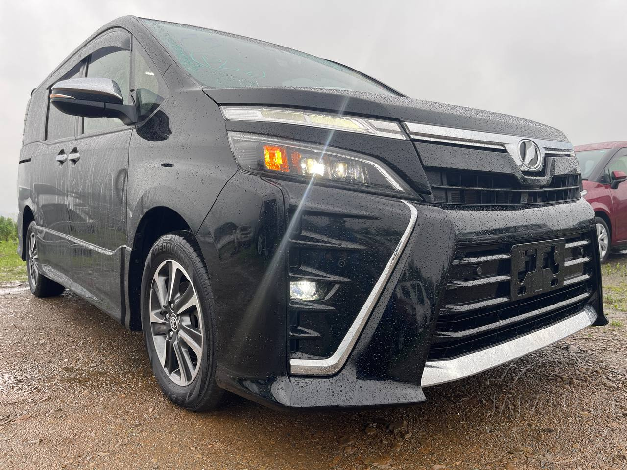 Фото Toyota Voxy - Japan Life 