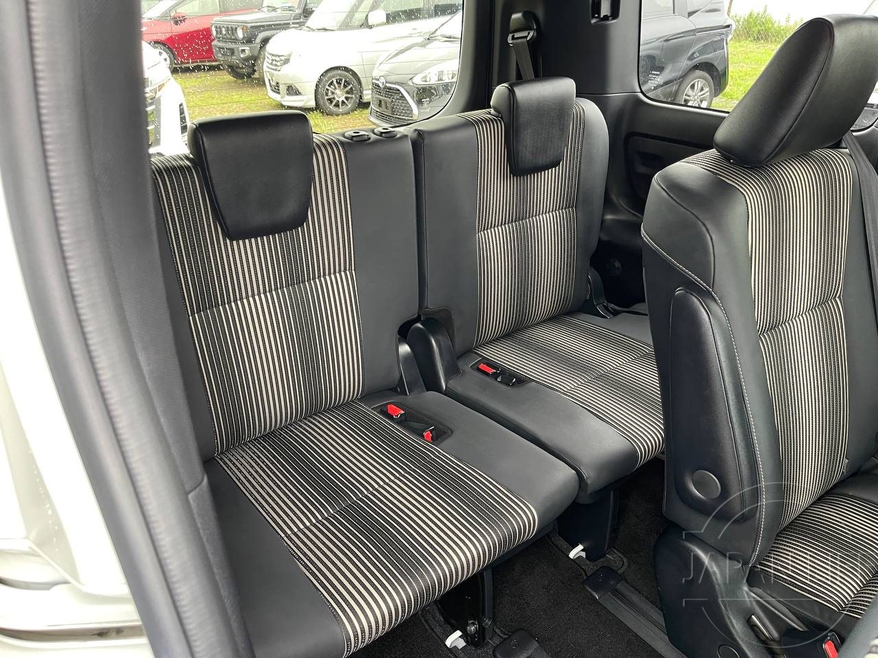 Фото Toyota Noah - Japan Life 