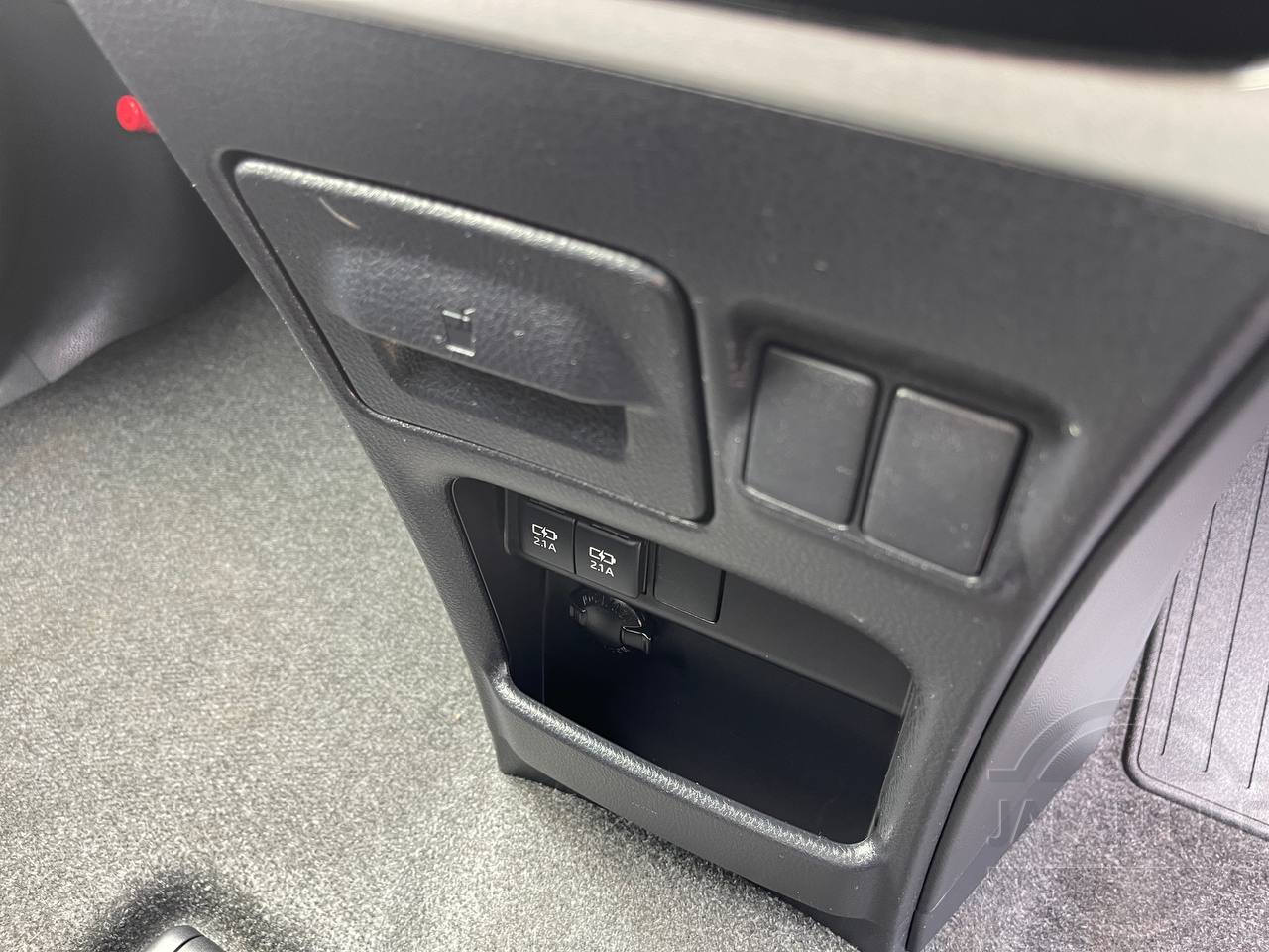 Фото Toyota Voxy - Japan Life 