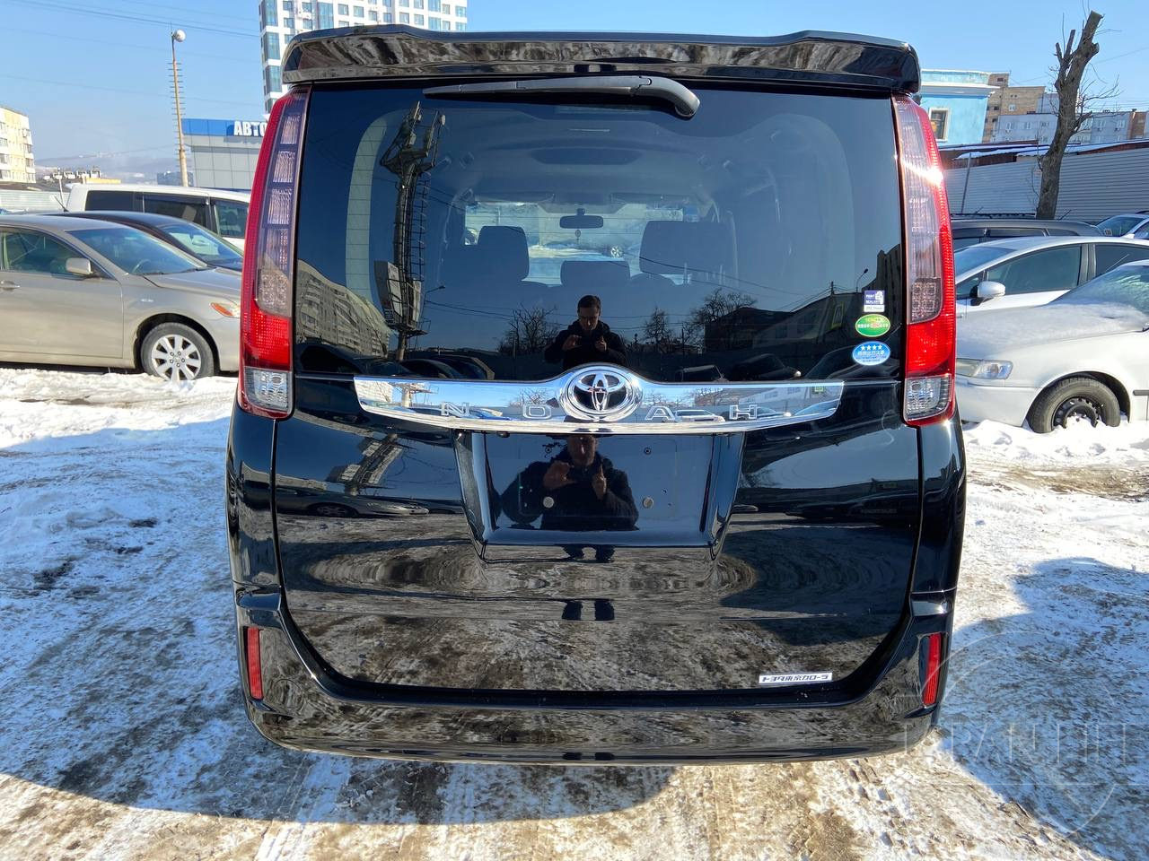 Фото Toyota Noah 2.0 X - Japan Life 