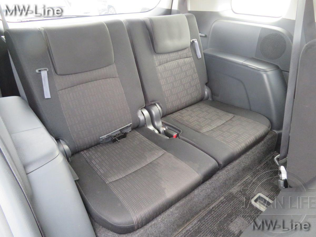 Фото Toyota Isis - Japan Life 