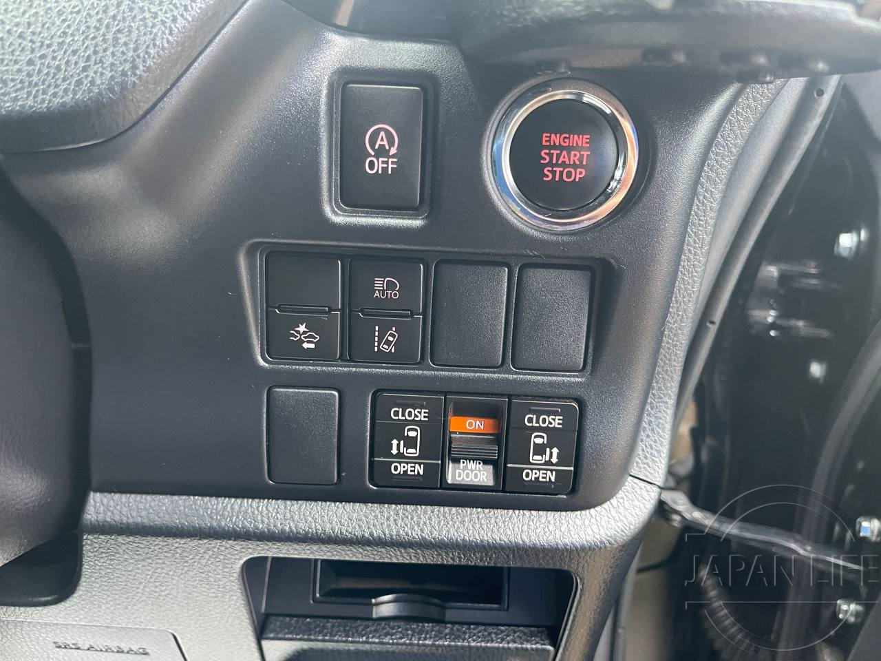 Фото Toyota Voxy - Japan Life 