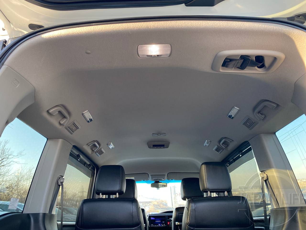 Фото Honda Stepwgn - Japan Life 