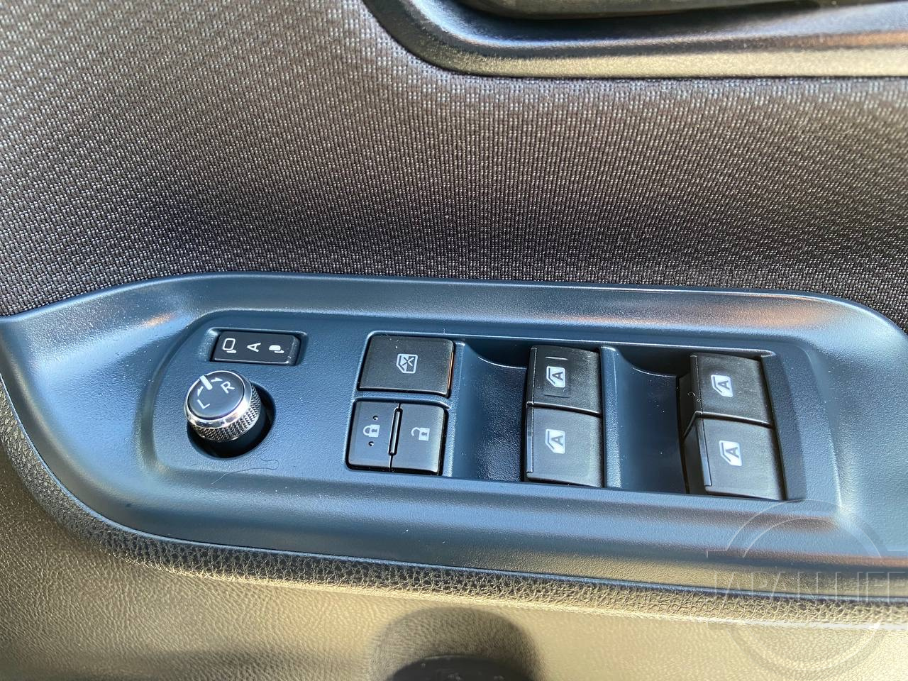 Фото Toyota Noah 2.0 X - Japan Life 