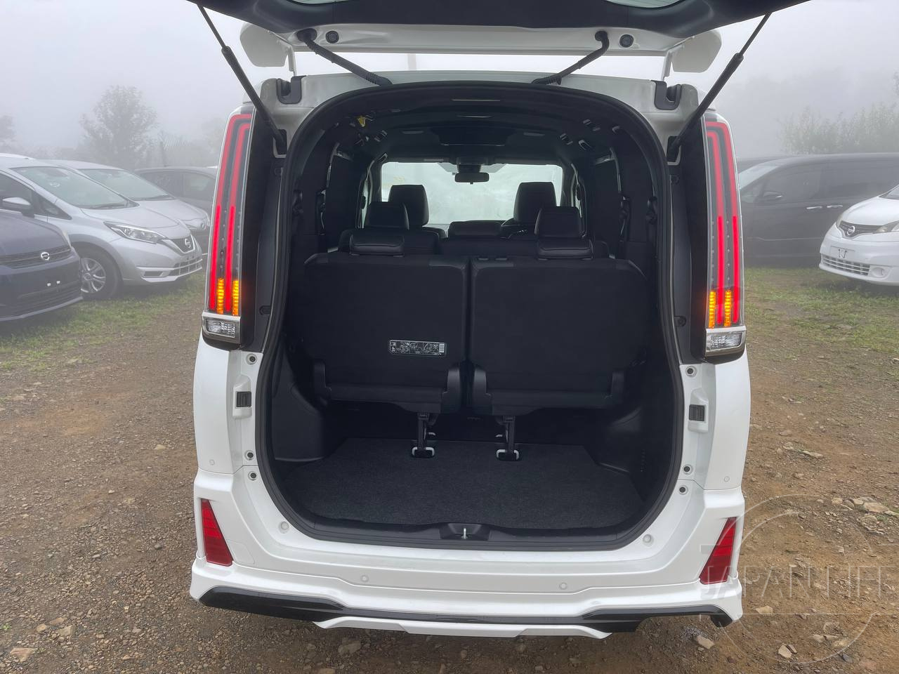 Фото Toyota Noah - Japan Life 