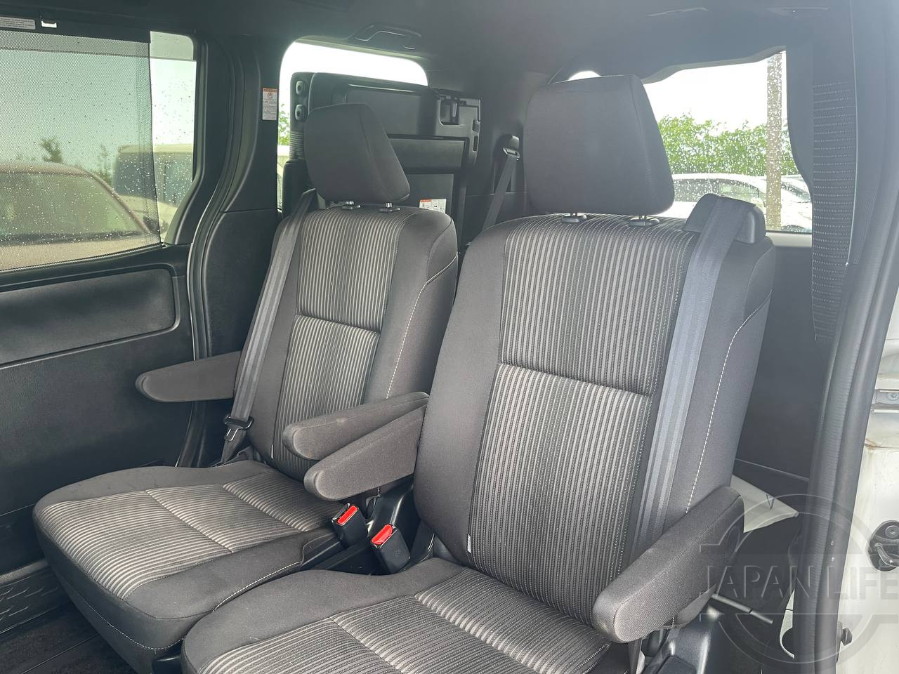 Фото Toyota Voxy - Japan Life 