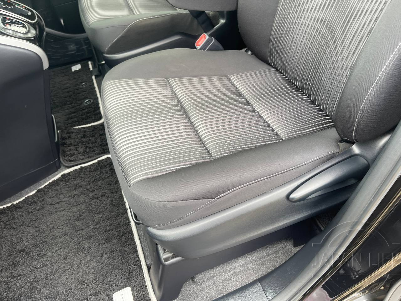 Фото Toyota Voxy - Japan Life 