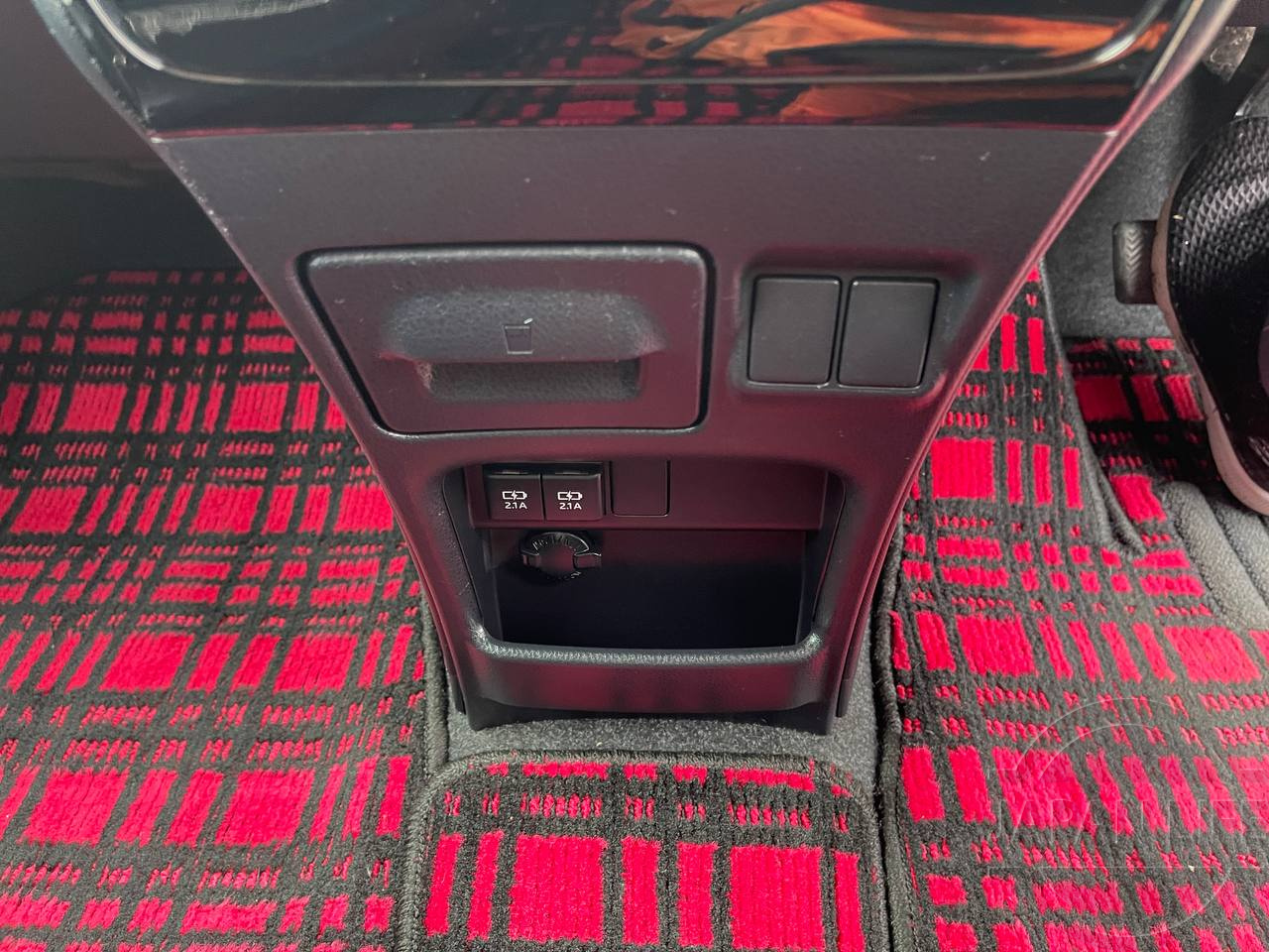 Фото Toyota Noah - Japan Life 