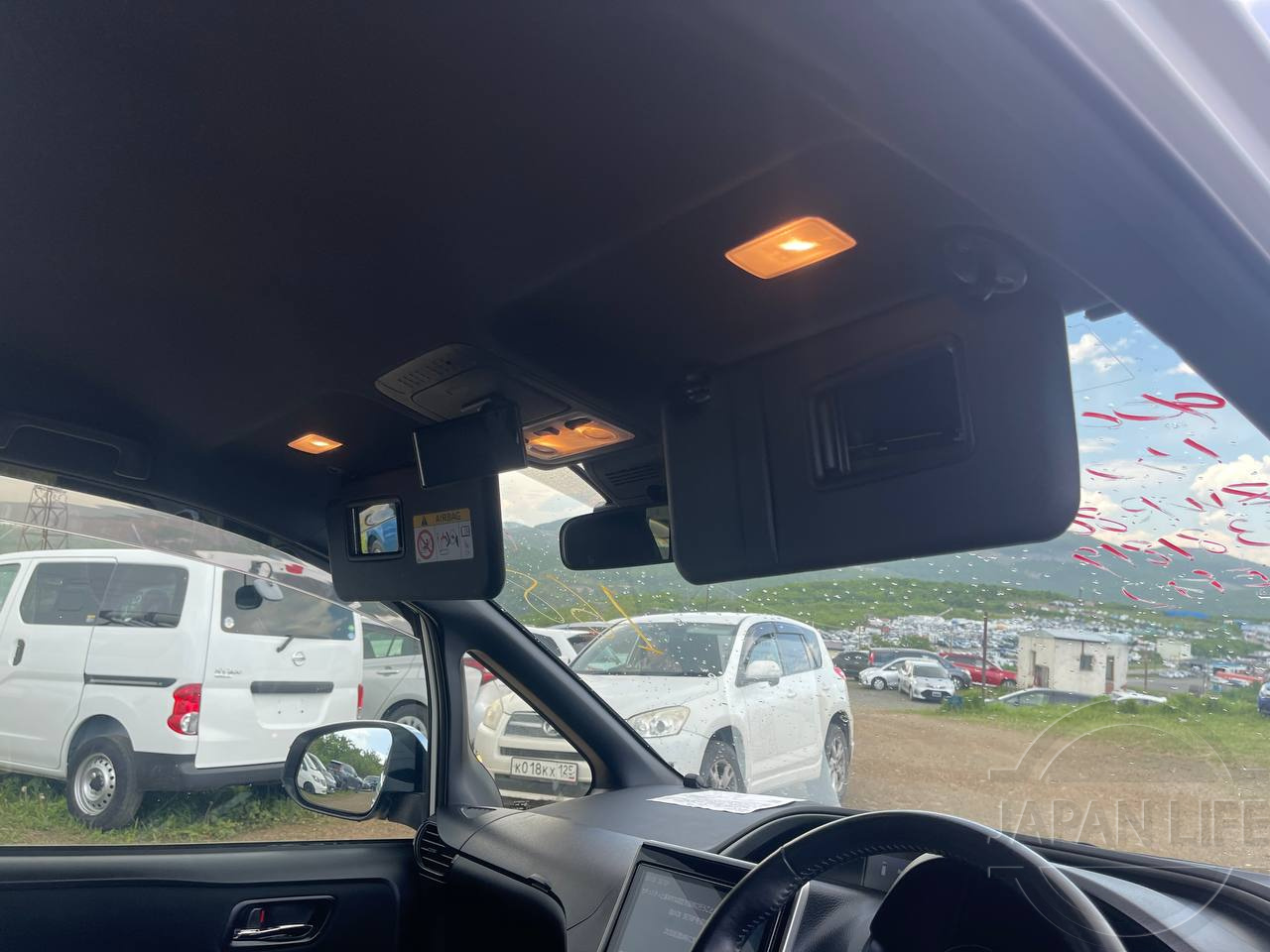 Фото Toyota Voxy - Japan Life 