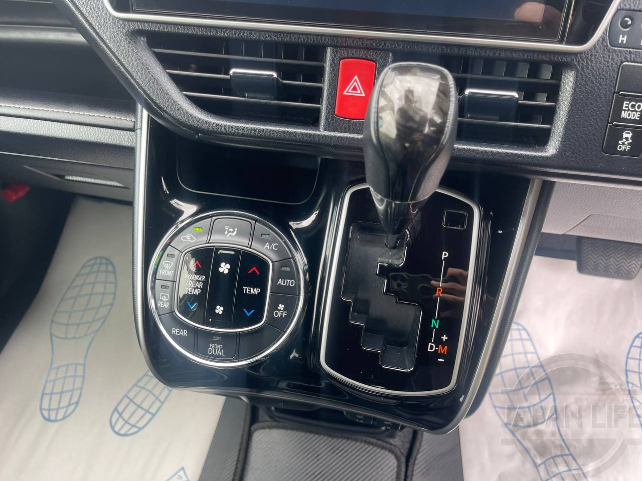 Фото Toyota Esquire - Japan Life 