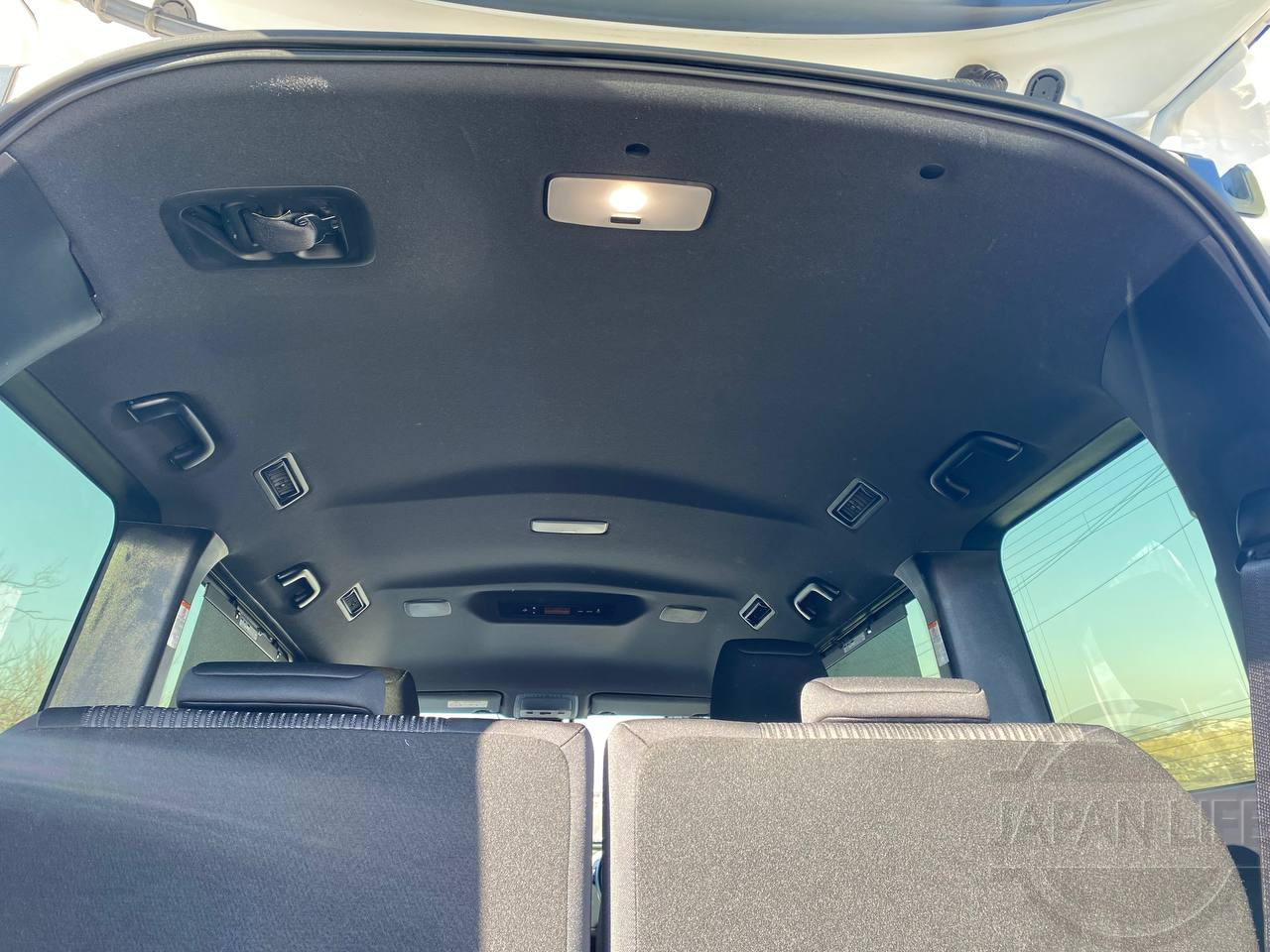 Фото Toyota Voxy - Japan Life 