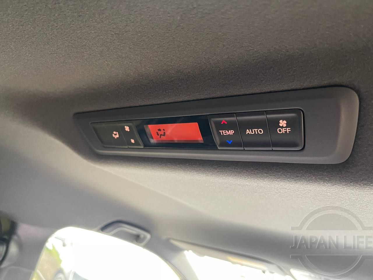 Фото Toyota Voxy - Japan Life 