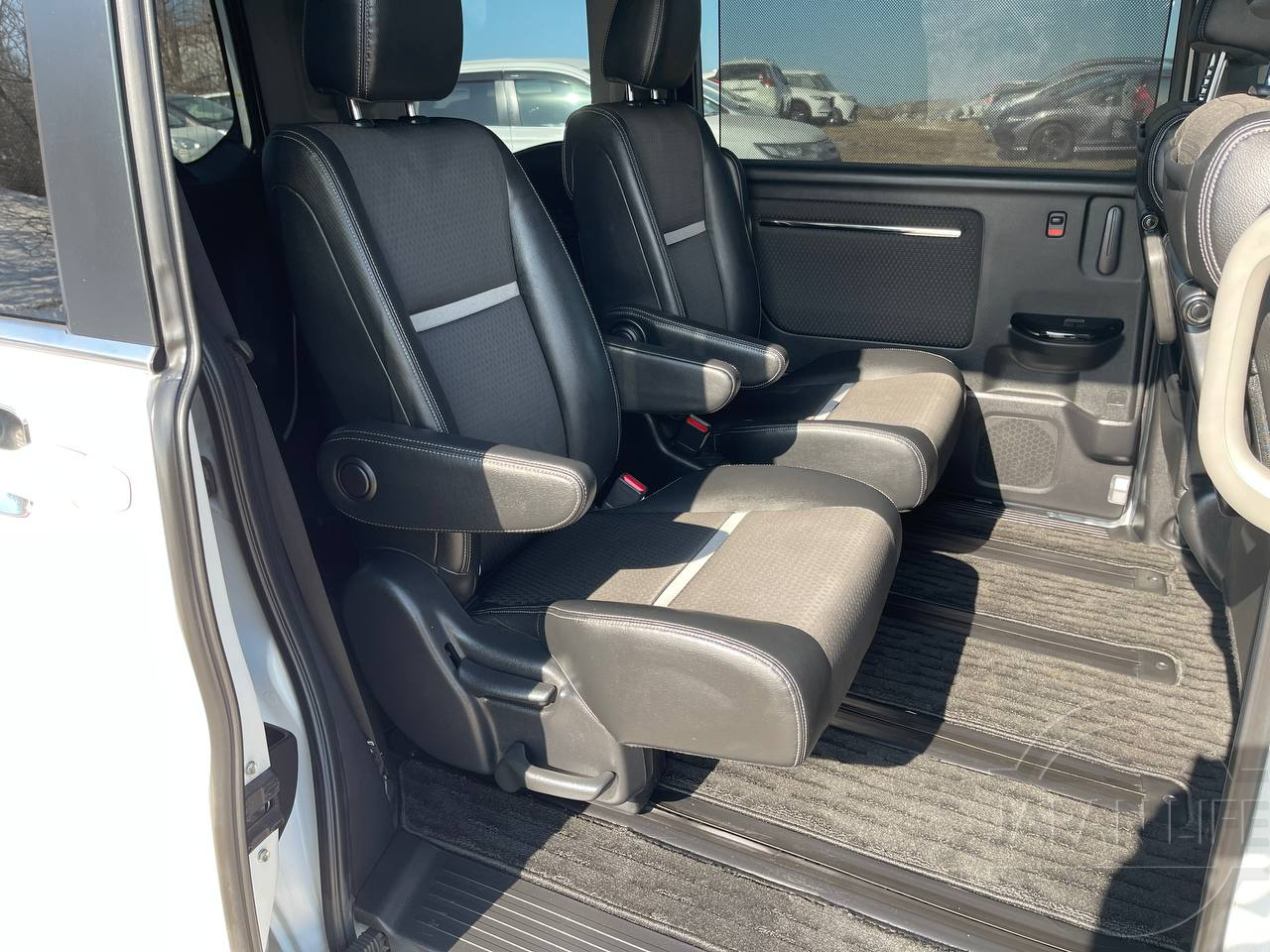 Фото Honda Stepwgn - Japan Life 