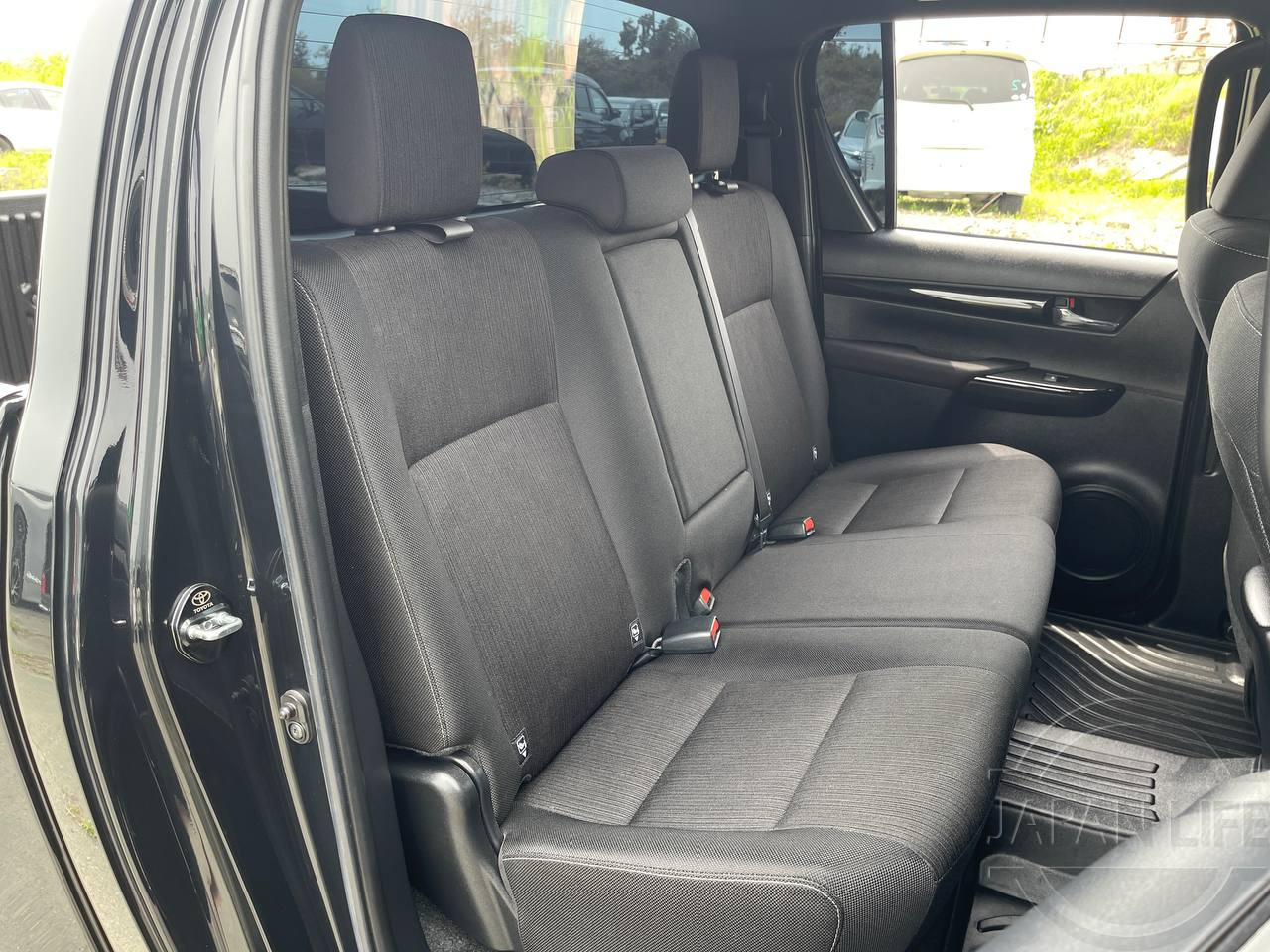 Фото Toyota Hilux - Japan Life 