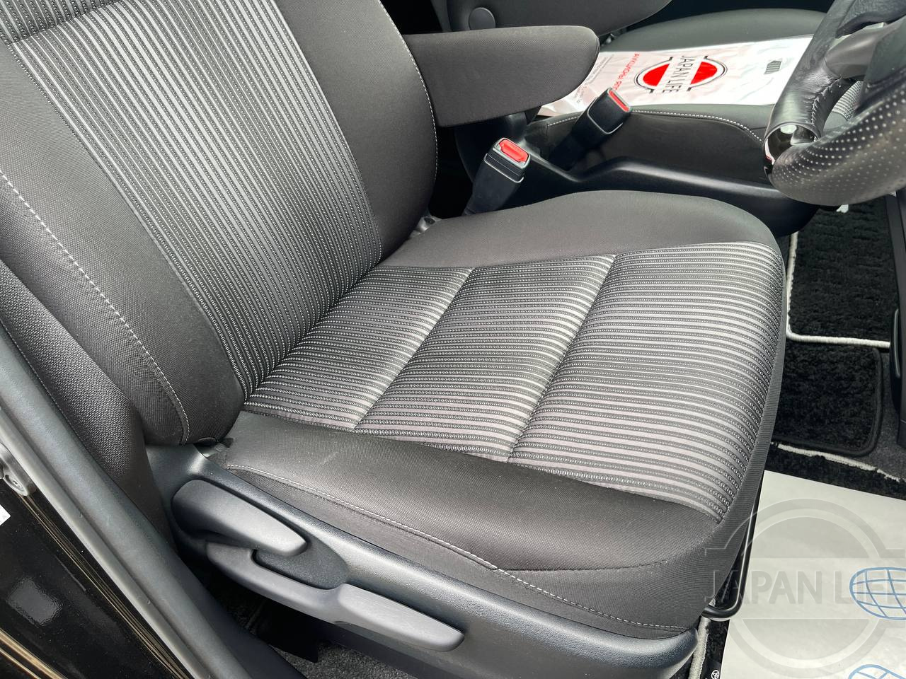 Фото Toyota Voxy - Japan Life 