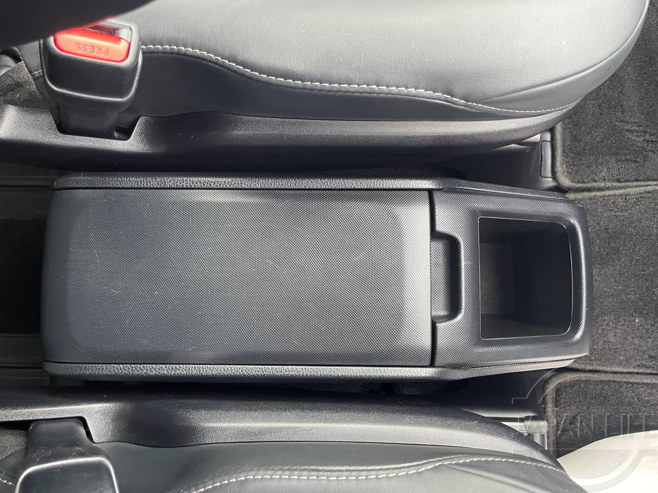 Фото Toyota Esquire - Japan Life 