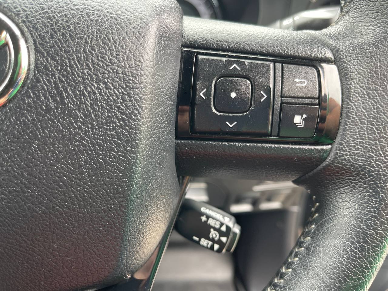 Фото Toyota Hilux - Japan Life 