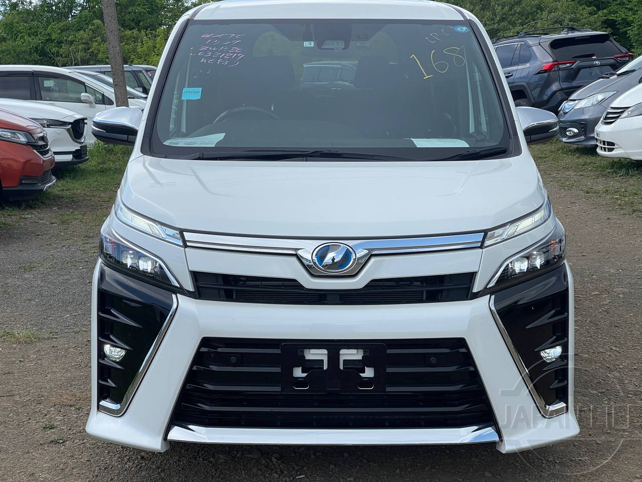 Фото Toyota Voxy - Japan Life 