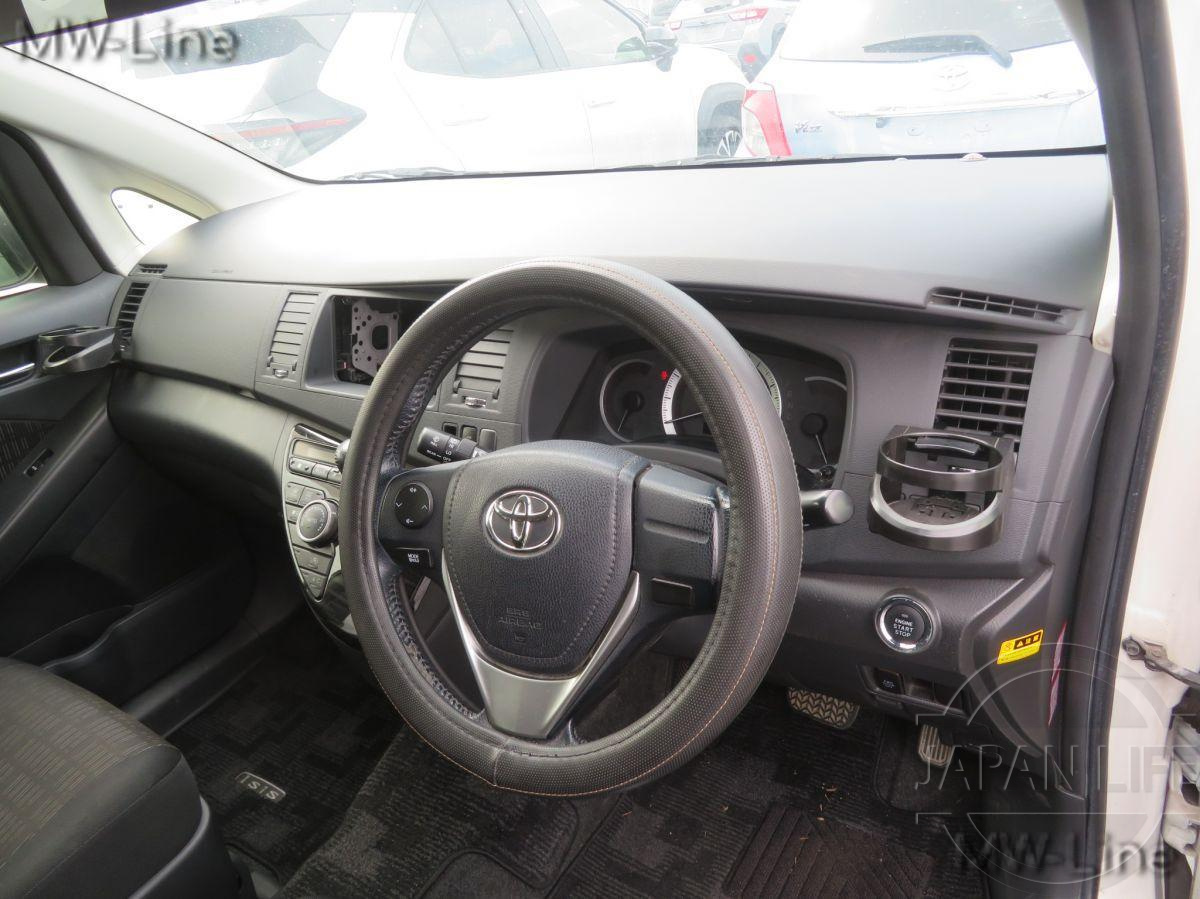 Фото Toyota Isis - Japan Life 