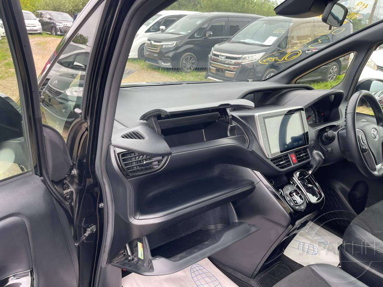 Фото Toyota Noah - Japan Life 