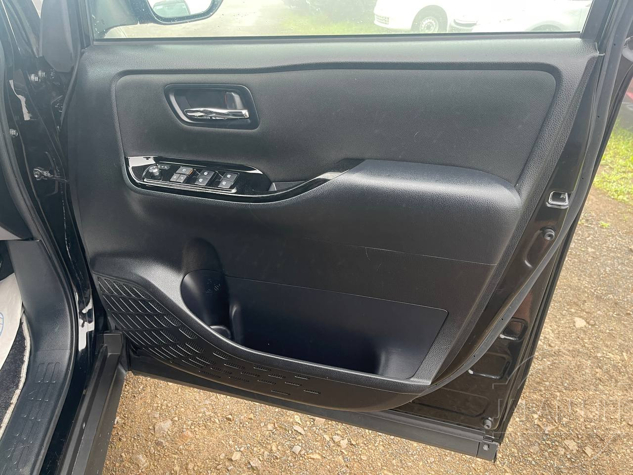 Фото Toyota Voxy - Japan Life 