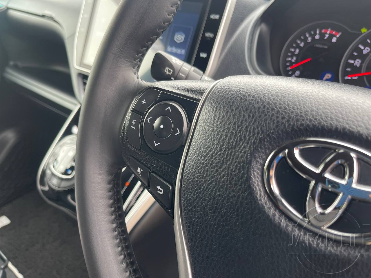 Фото Toyota Voxy - Japan Life 