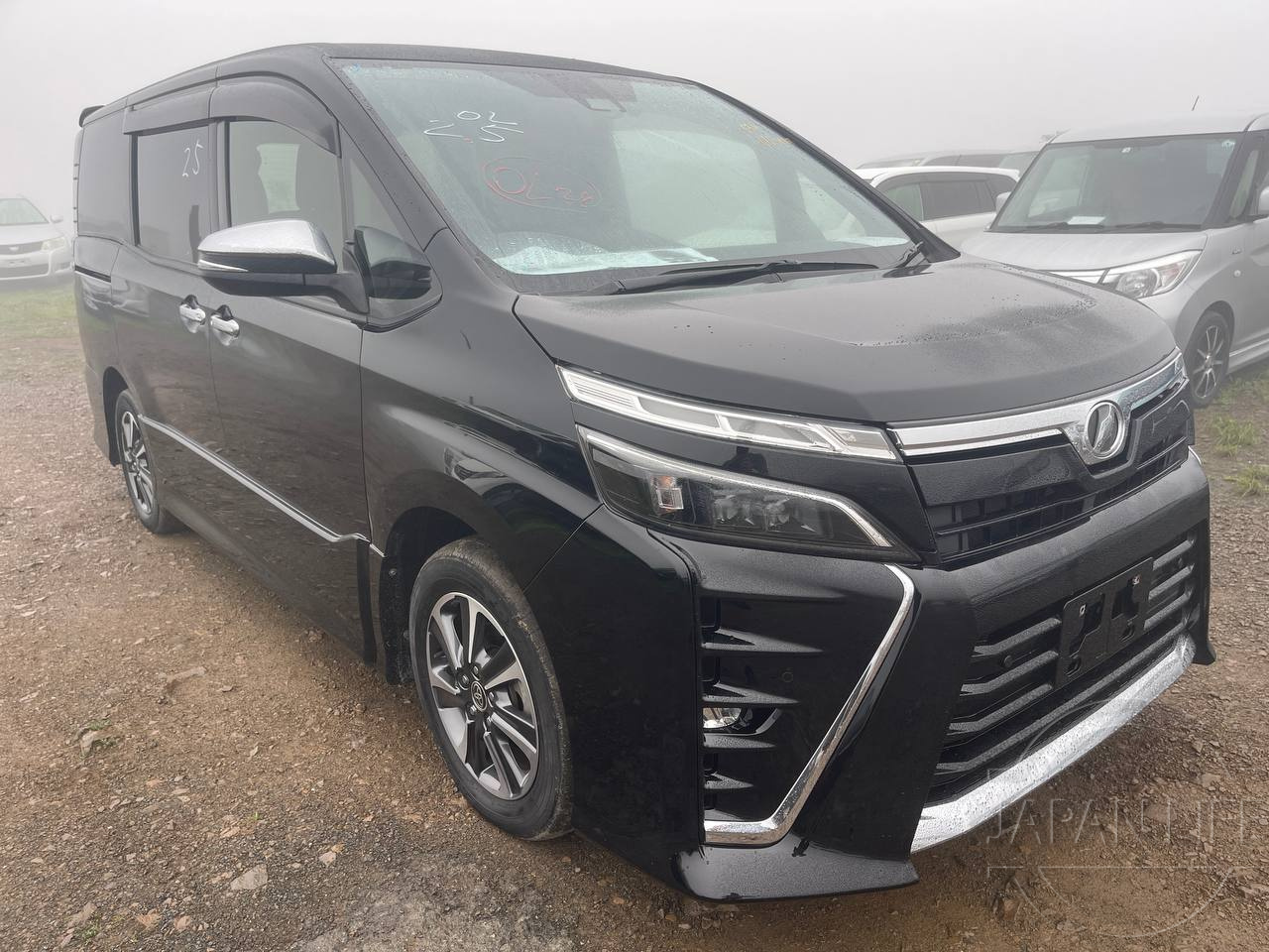 Фото Toyota Voxy - Japan Life 