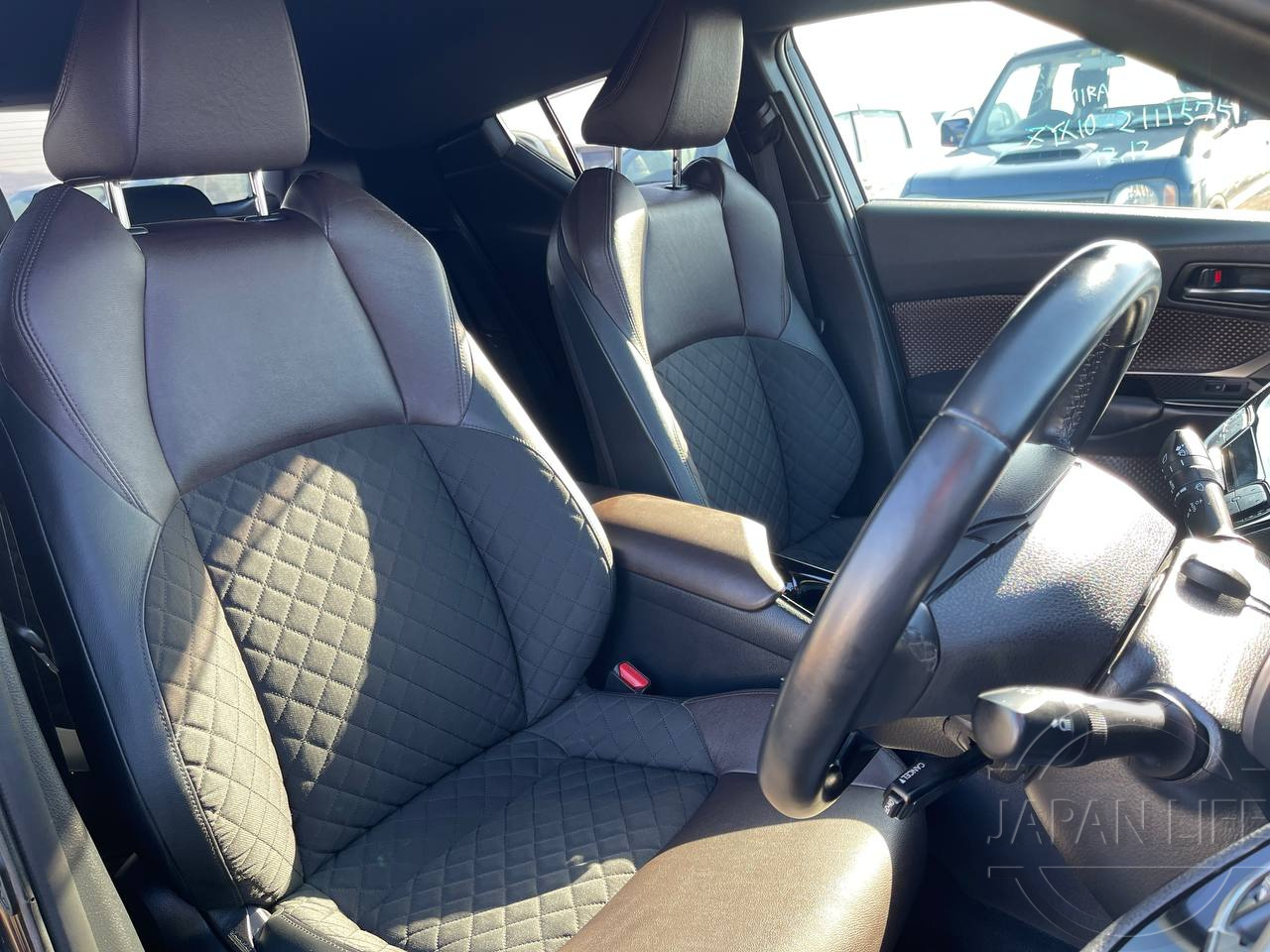 Фото Toyota C-HR - Japan Life 