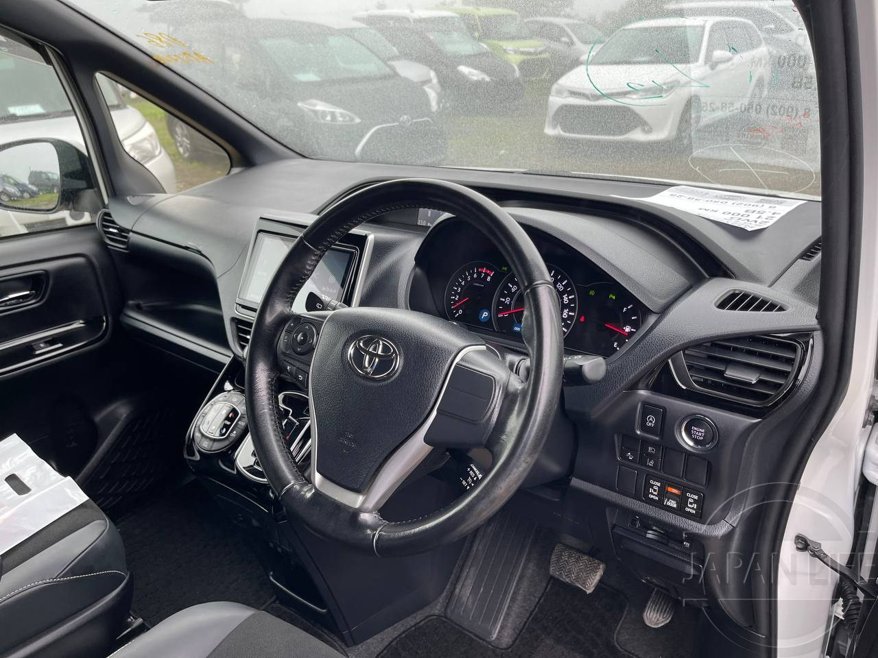 Фото Toyota Noah - Japan Life 