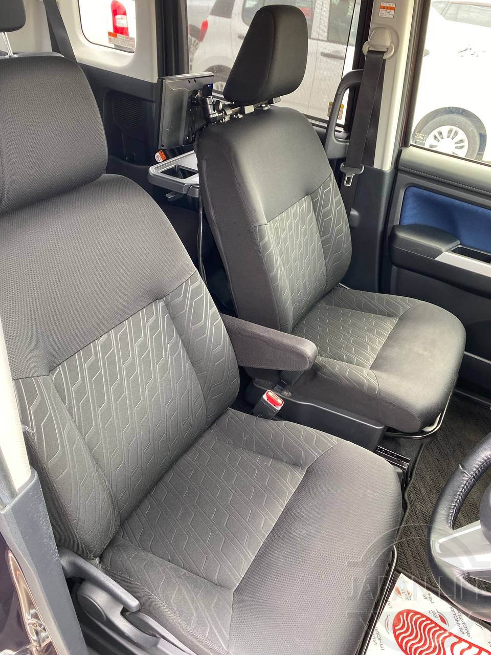 Фото Toyota Tank - Japan Life 