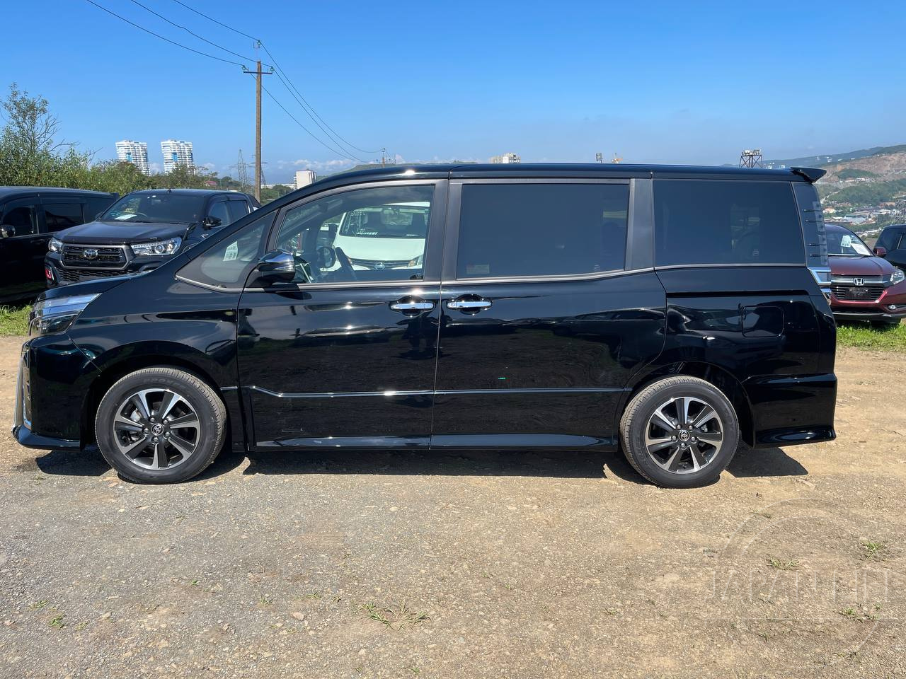 Фото Toyota Voxy - Japan Life 