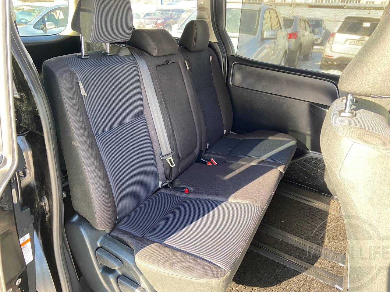 Фото Toyota Noah 2.0 X - Japan Life 