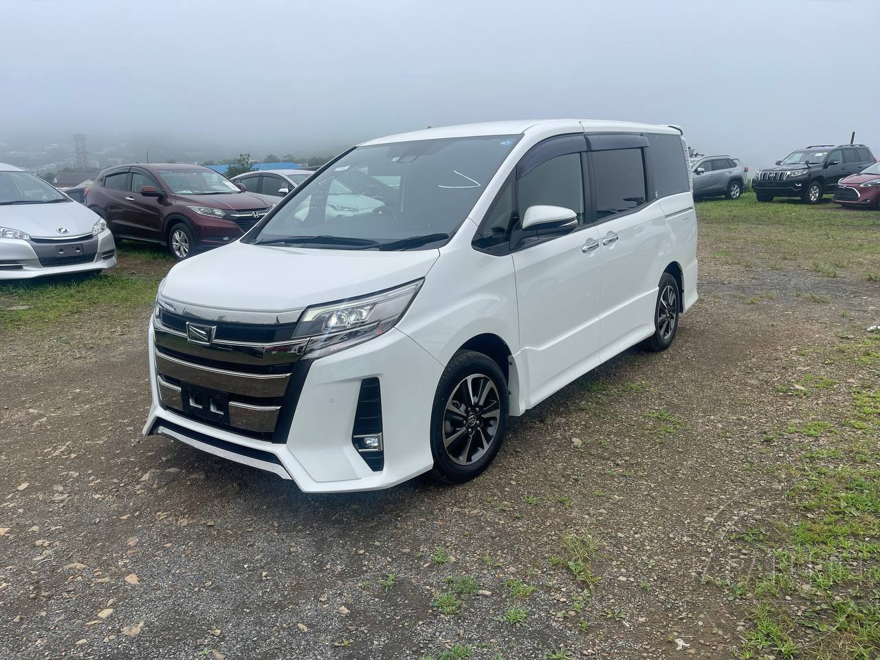 Фото Toyota Noah - Japan Life 