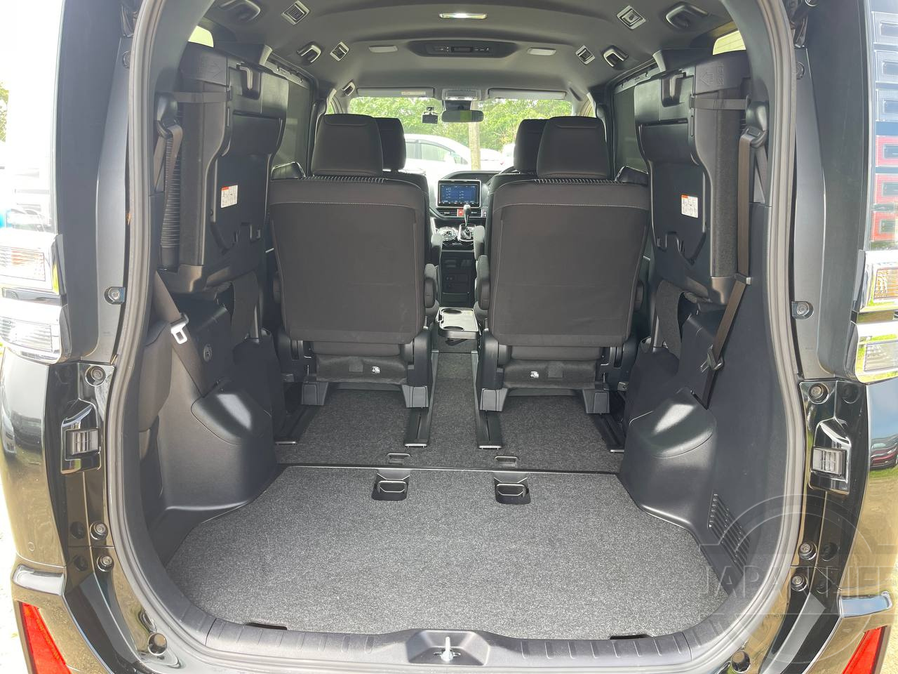 Фото Toyota Voxy - Japan Life 