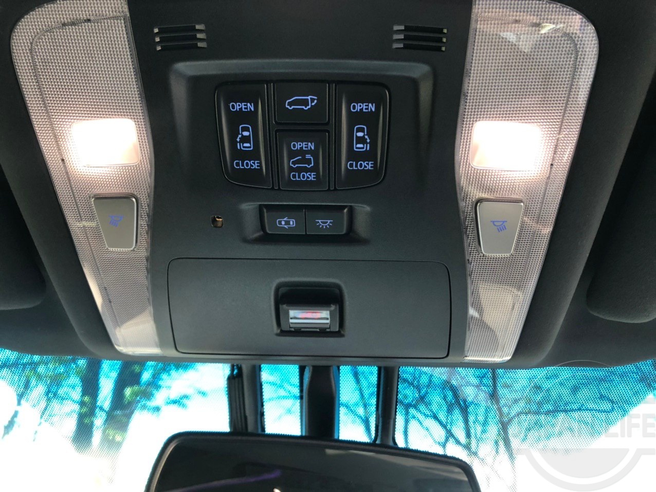 Фото Toyota Alphard Executive Lounge - Japan Life 